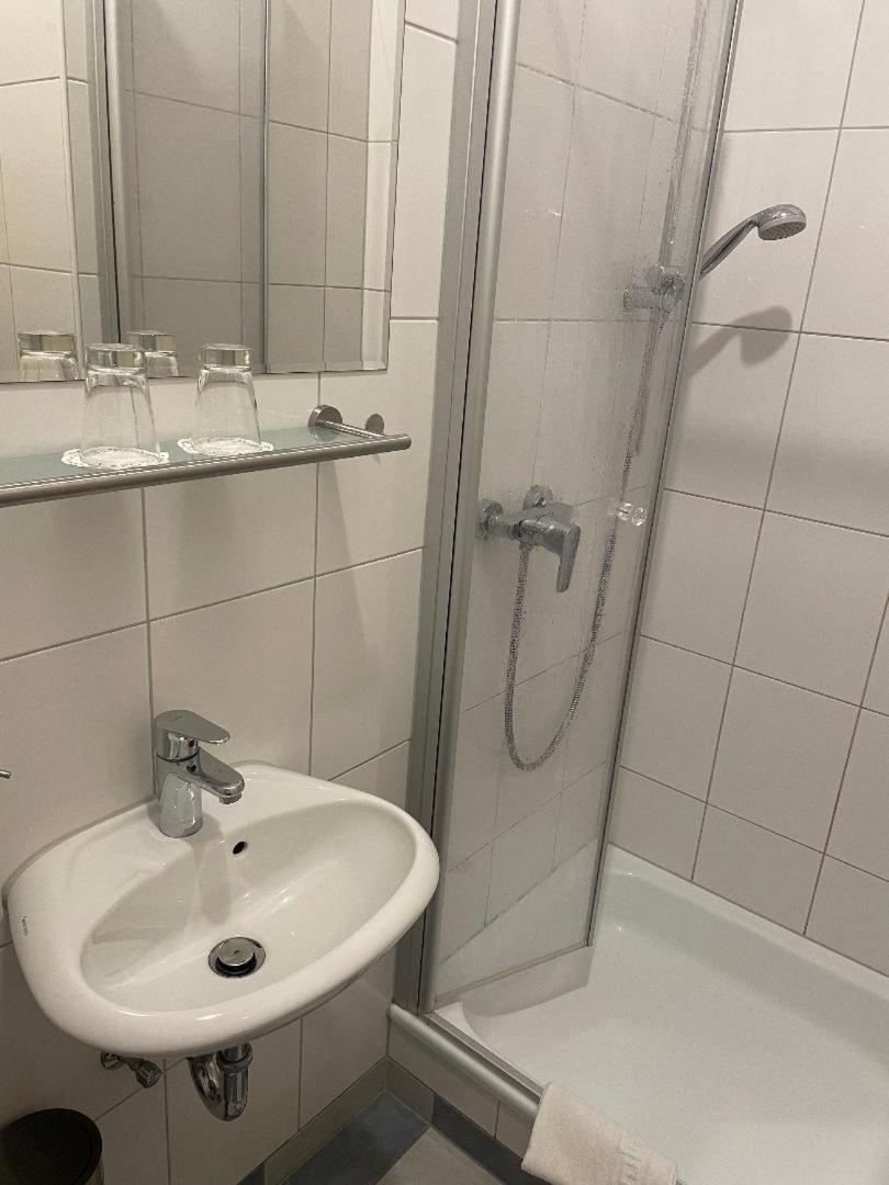 Hotel Zum Goldenen Loewen Sankt Goar Room photo